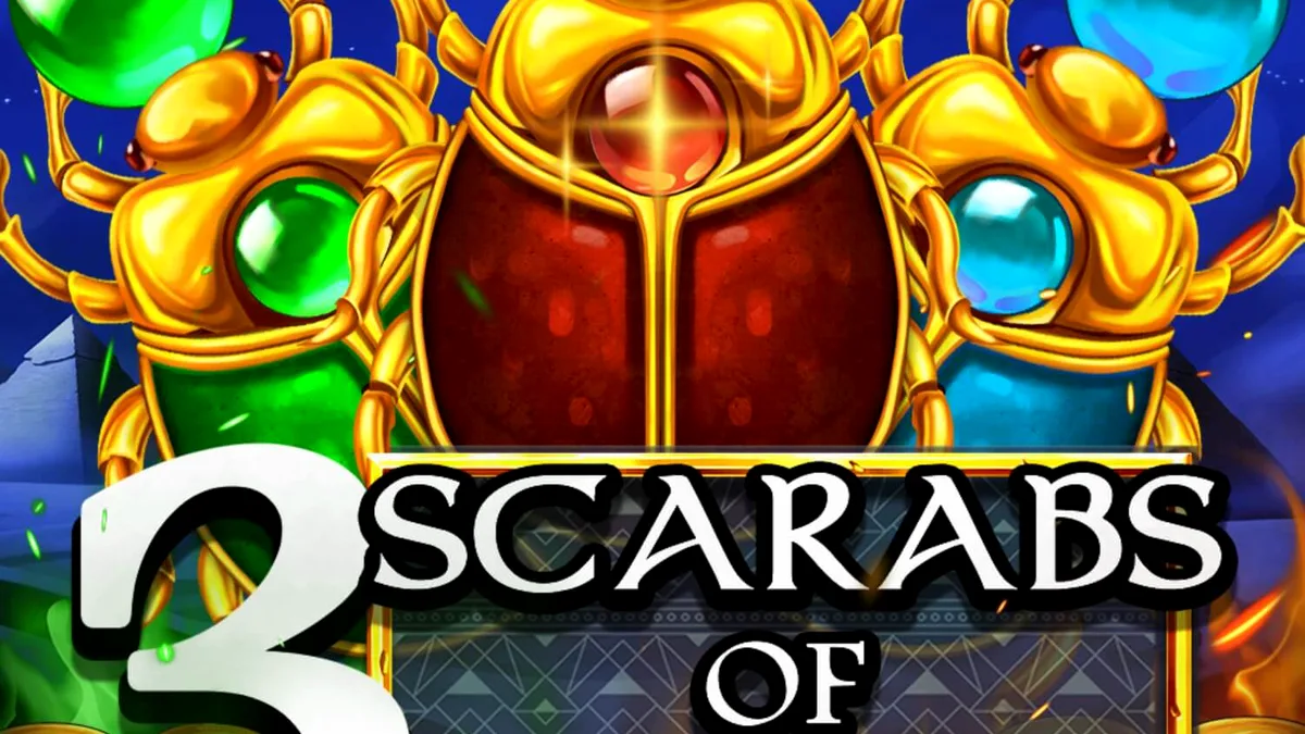 Tampilan visual slot 3 Scarabs of Fortune dengan latar belakang piramida malam hari